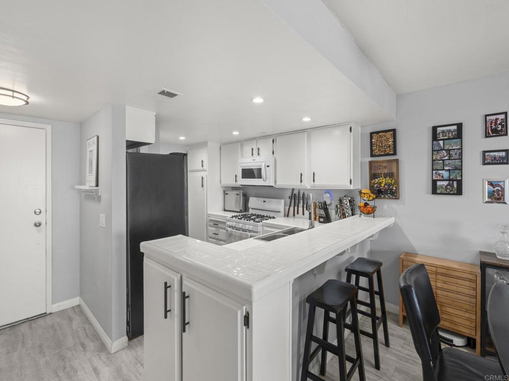 233 Mangano Circle Encinitas, CA 92024 - Photo 4 of 25