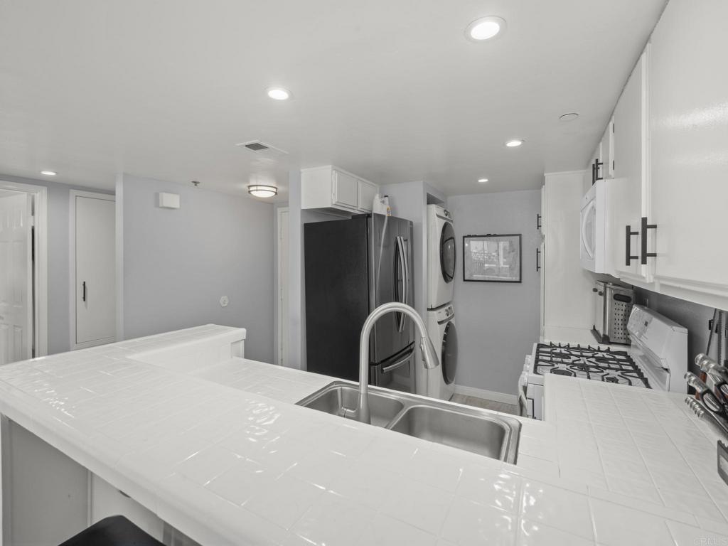 233 Mangano Circle Encinitas, CA 92024 - Photo 6 of 25