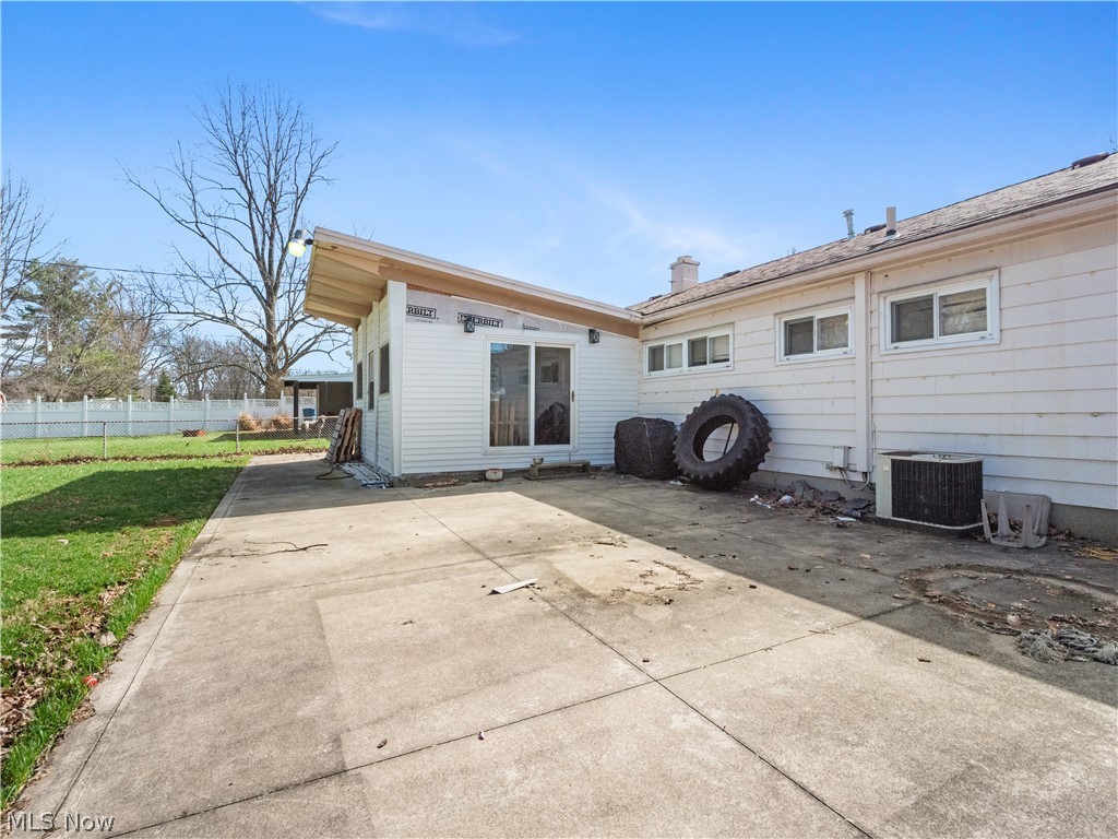 9248 Lynnhaven Road Parma Heights, OH 44130 - Photo 4 of 16