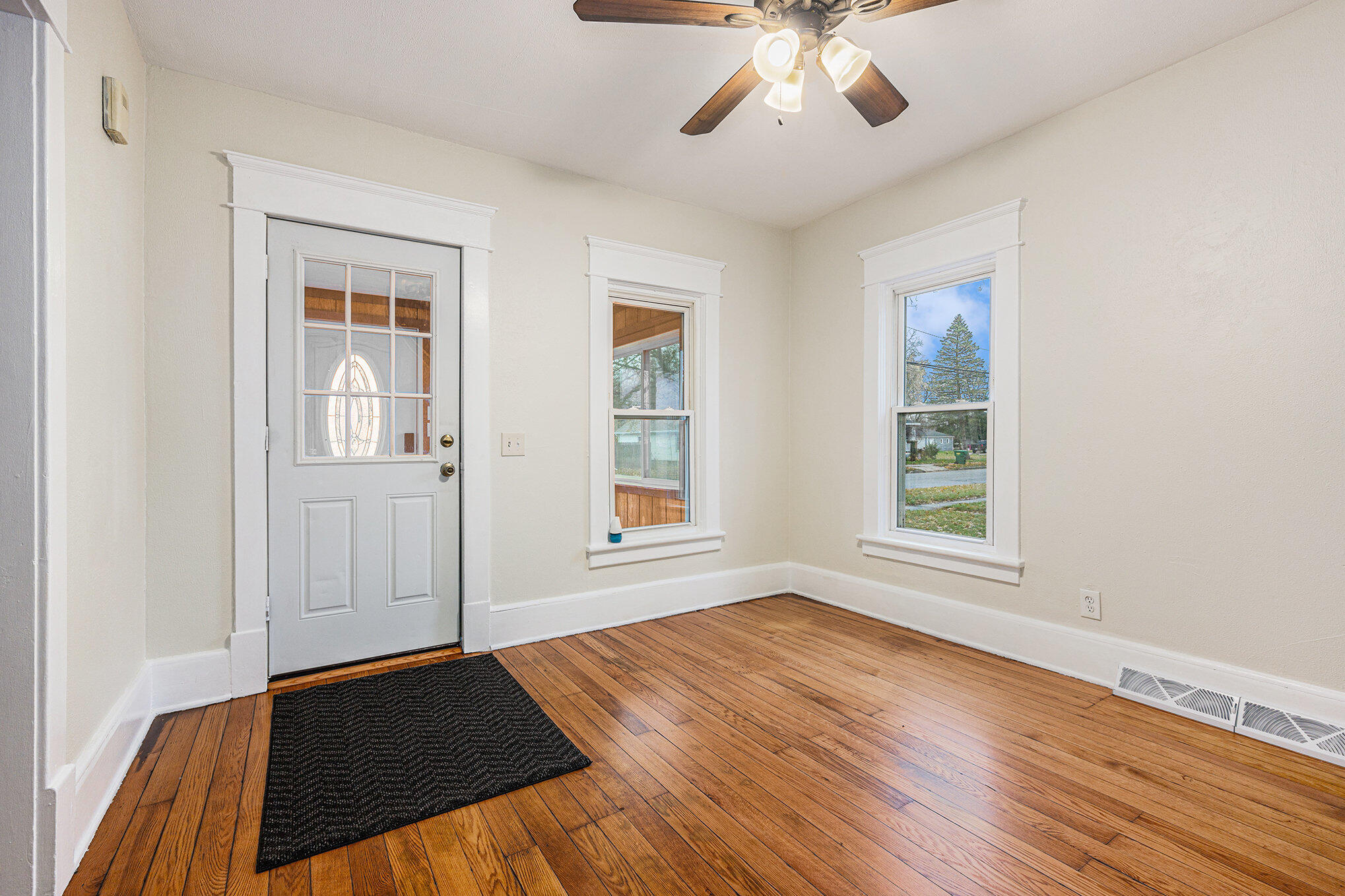 633 South Constantine Street Three Rivers, MI 49093 - Photo 6 of 26 006_dsc_9346_437