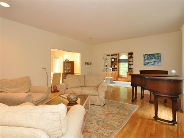 10 Crown Point Road Sudbury, MA 01776 - Photo 3 of 28 Gallery Image 3