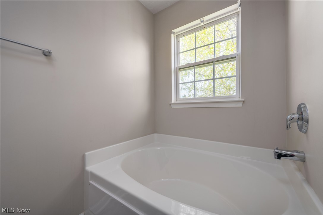 157 Stone Ridge Way Berea, OH 44017 - Photo 35 of 50 Primary Bathroom