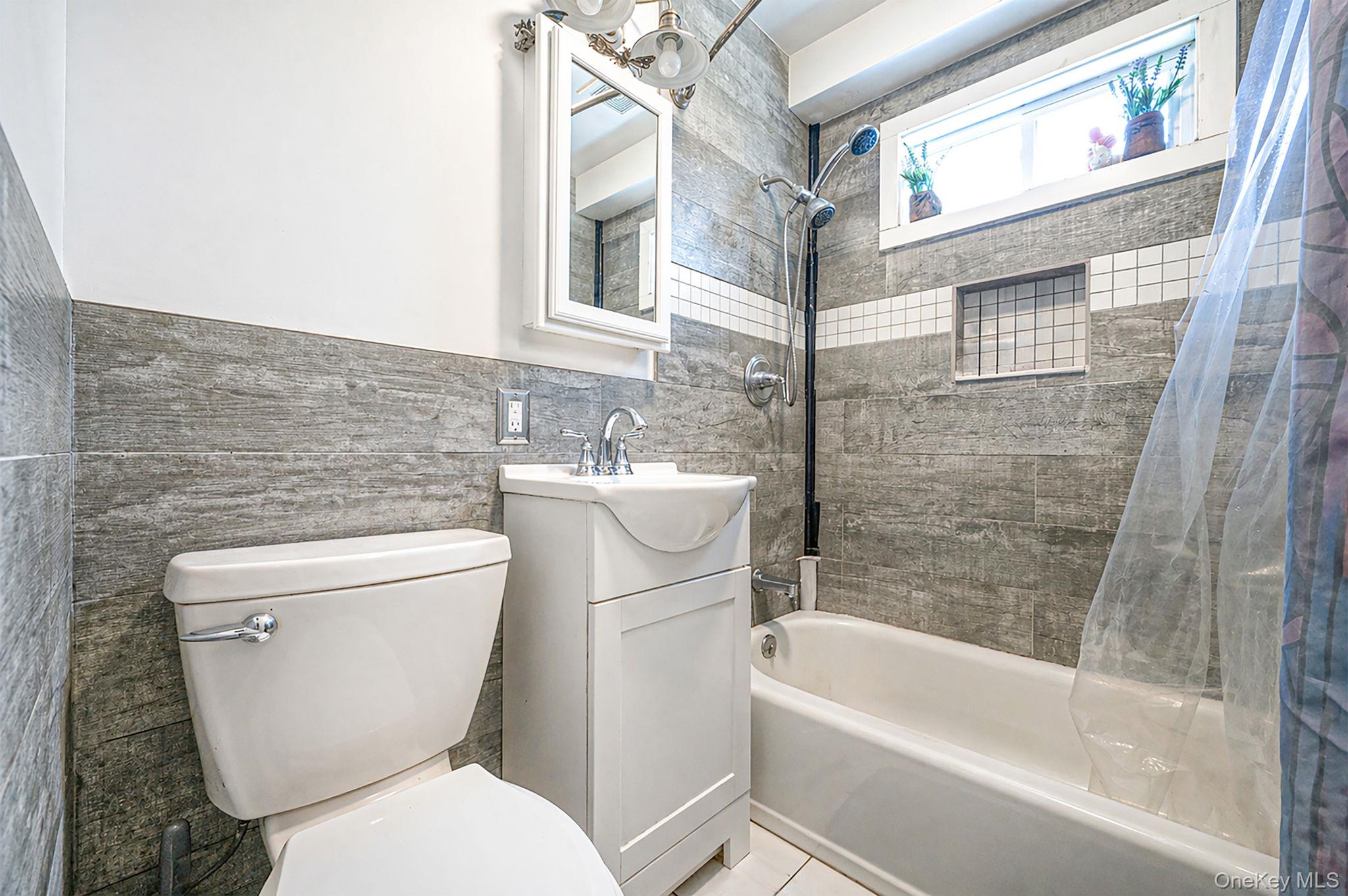130 Lafayette Road West Babylon, NY 11704 - Photo 15 of 29