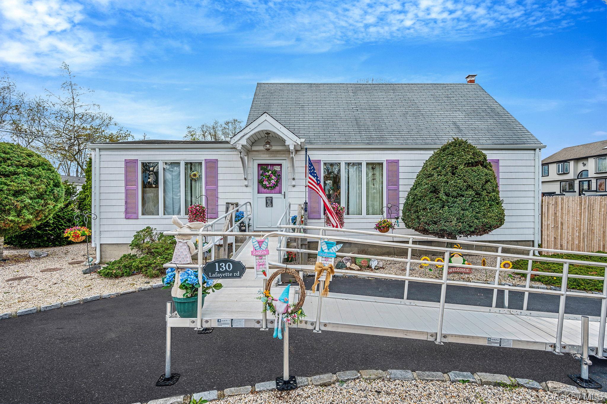 130 Lafayette Road West Babylon, NY 11704 - Photo 3 of 29