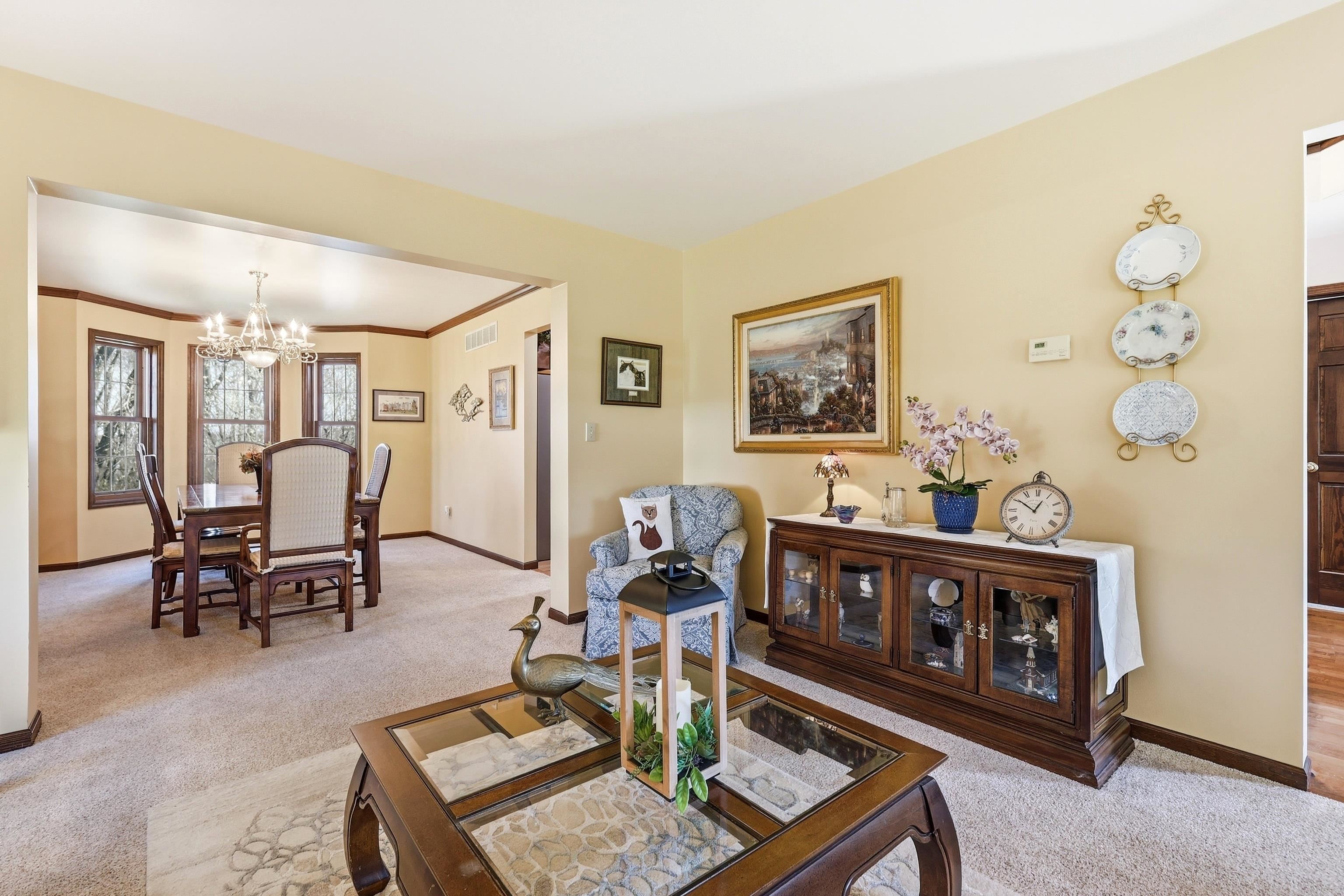 1967 East Cross Road Galena, IL 61036 - Photo 5 of 51 a living room with furniture