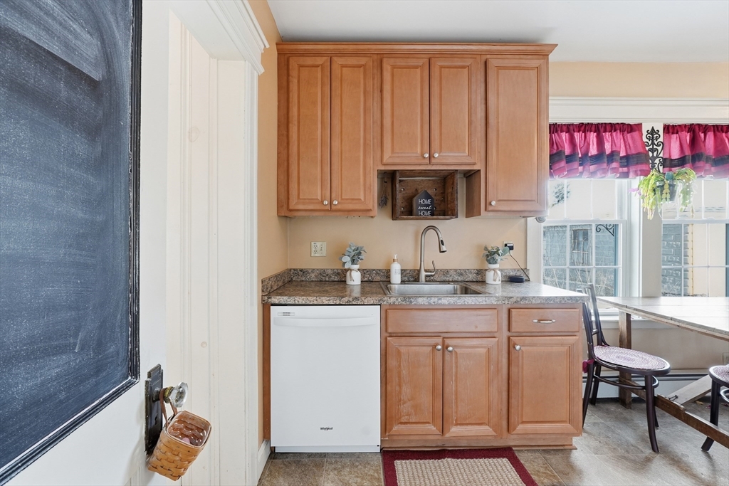 183 King Philip Road Worcester, MA 01606 - Photo 17 of 42