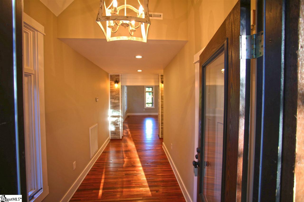 512 Inlet Drive Seneca, SC 29672 - Photo 4 of 36 Gallery Image 4
