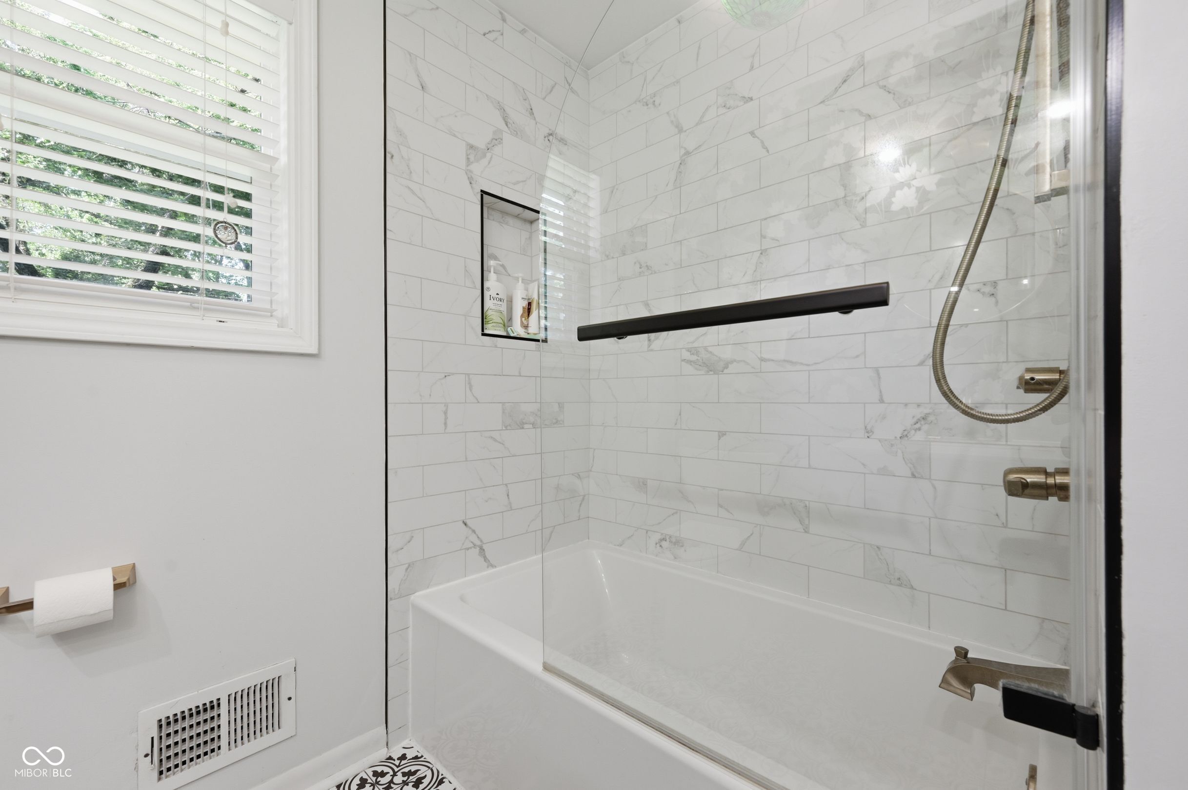 1403 Shawnee Road Indianapolis, IN 46260 - Photo 18 of 23 Gallery Image 18
