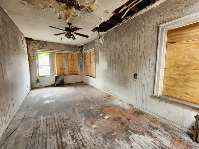 a view of a livingroom with a ceiling fan and window