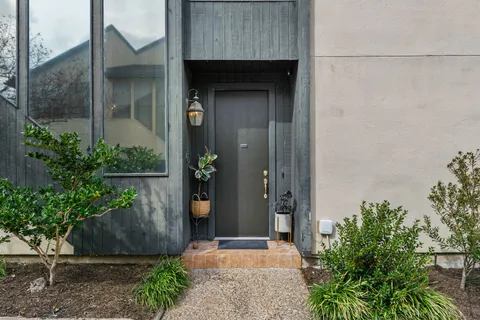 $259,000 | 1112 Bering Drive, Unit 66, Houston, TX 77057