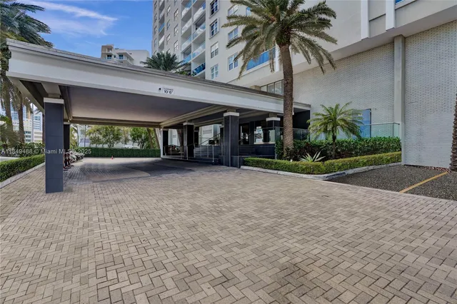 $3,500 | 6770 Indian Creek Drive, Unit TO, Miami Beach, FL 33141