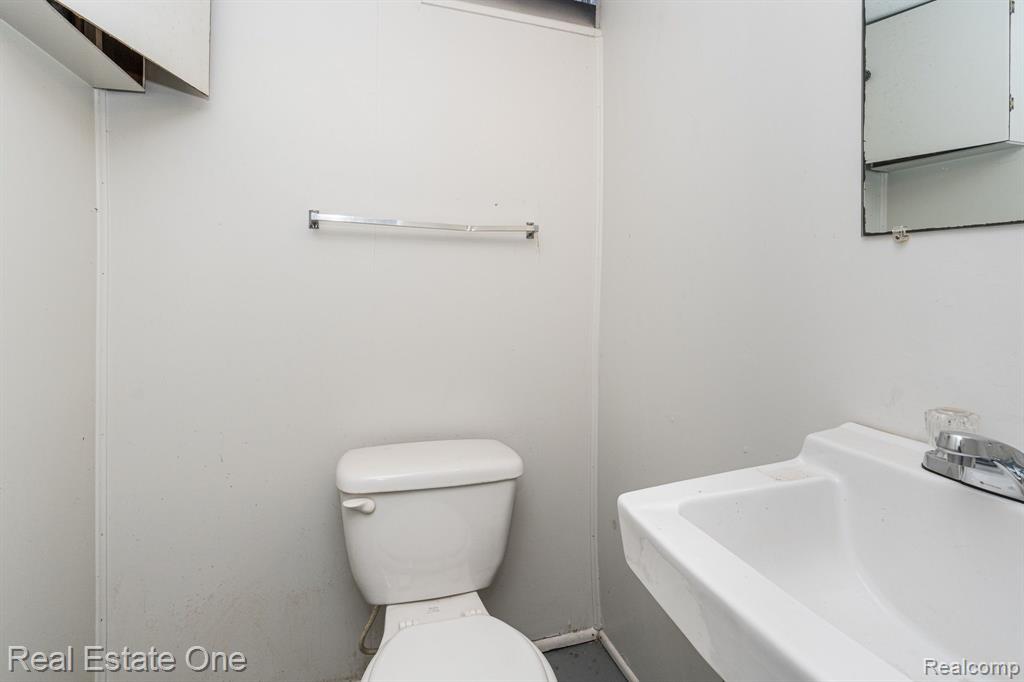 258 Belle Vernon Court Rochester, MI 48309 - Photo 32 of 41