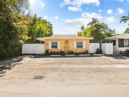 $1,299,000 | 1640 Northeast 4th Place, Fort Lauderdale, FL 33301