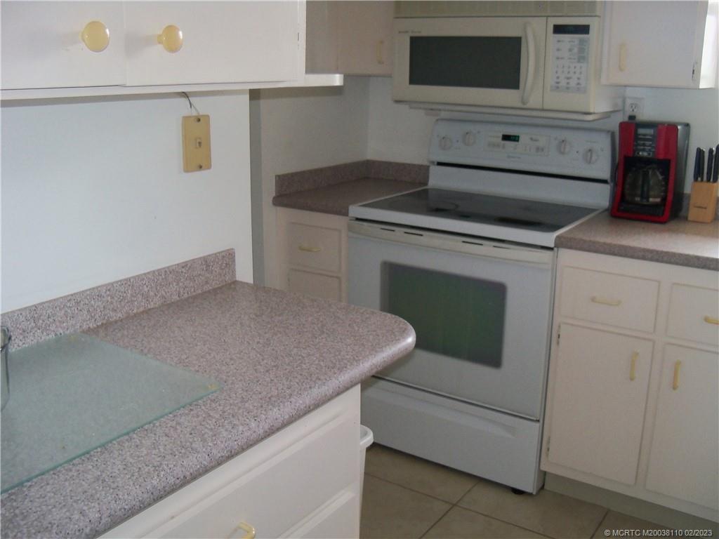 1999 Southwest Palm City Road, Unit 49I Stuart, FL 34994 - Photo 10 of 32 Kitchen