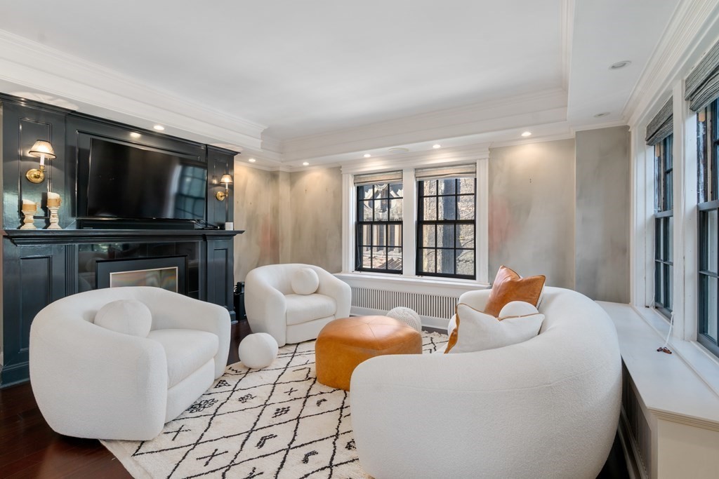 90 Commonwealth Avenue, Unit 7 Boston, MA 02116 - Photo 1 of 16