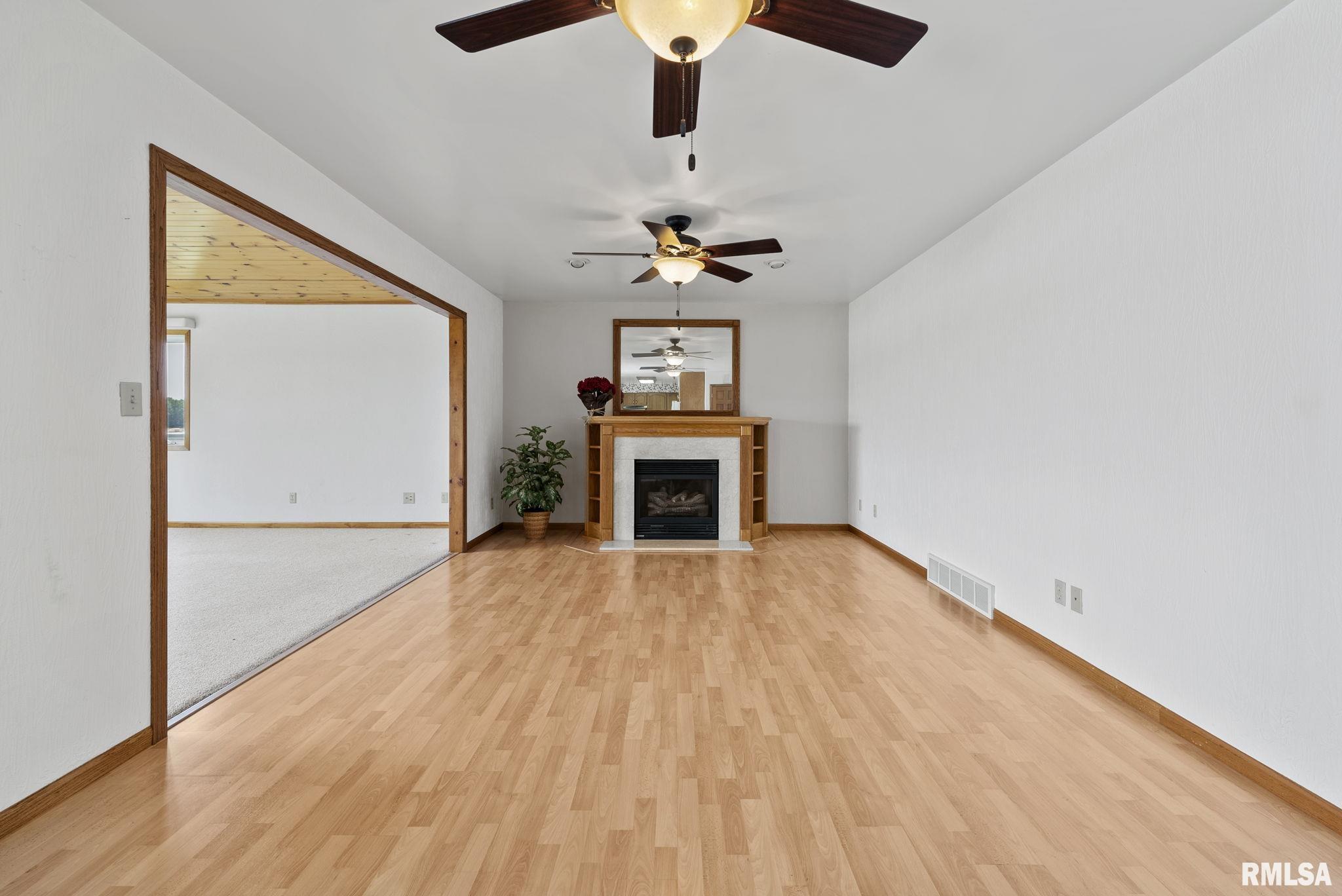 3760 Midway Beach Road Muscatine, IA 52761 - Photo 12 of 22 Gallery Image 12