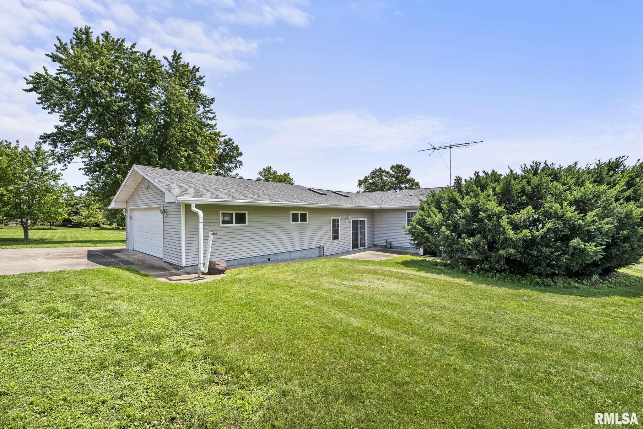 3760 Midway Beach Road Muscatine, IA 52761 - Photo 2 of 22 Gallery Image 2