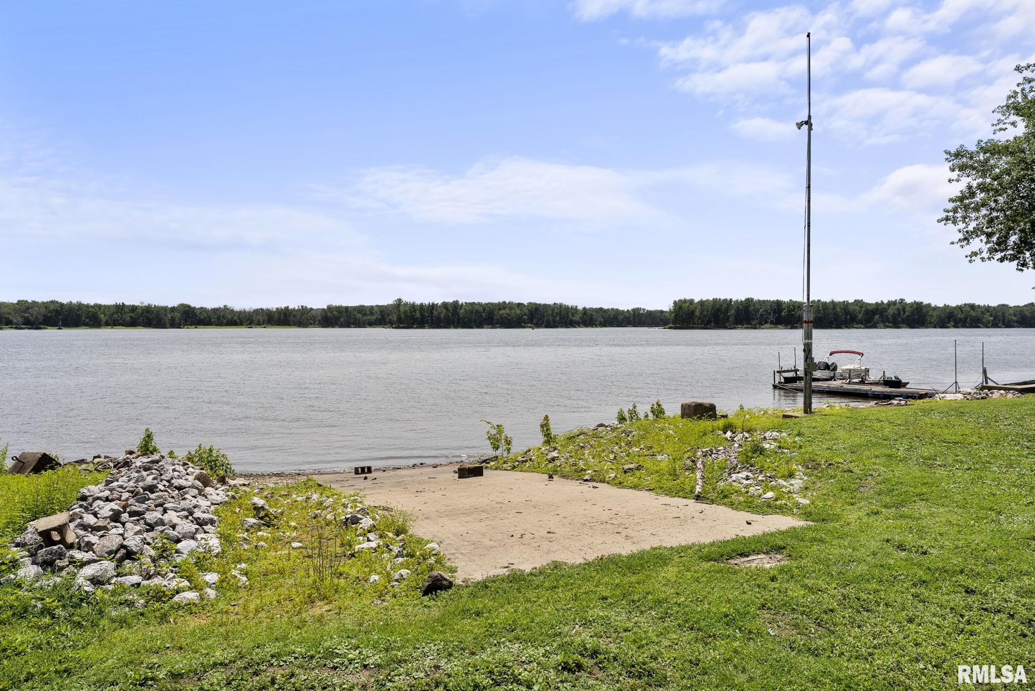 3760 Midway Beach Road Muscatine, IA 52761 - Photo 4 of 22 Gallery Image 4
