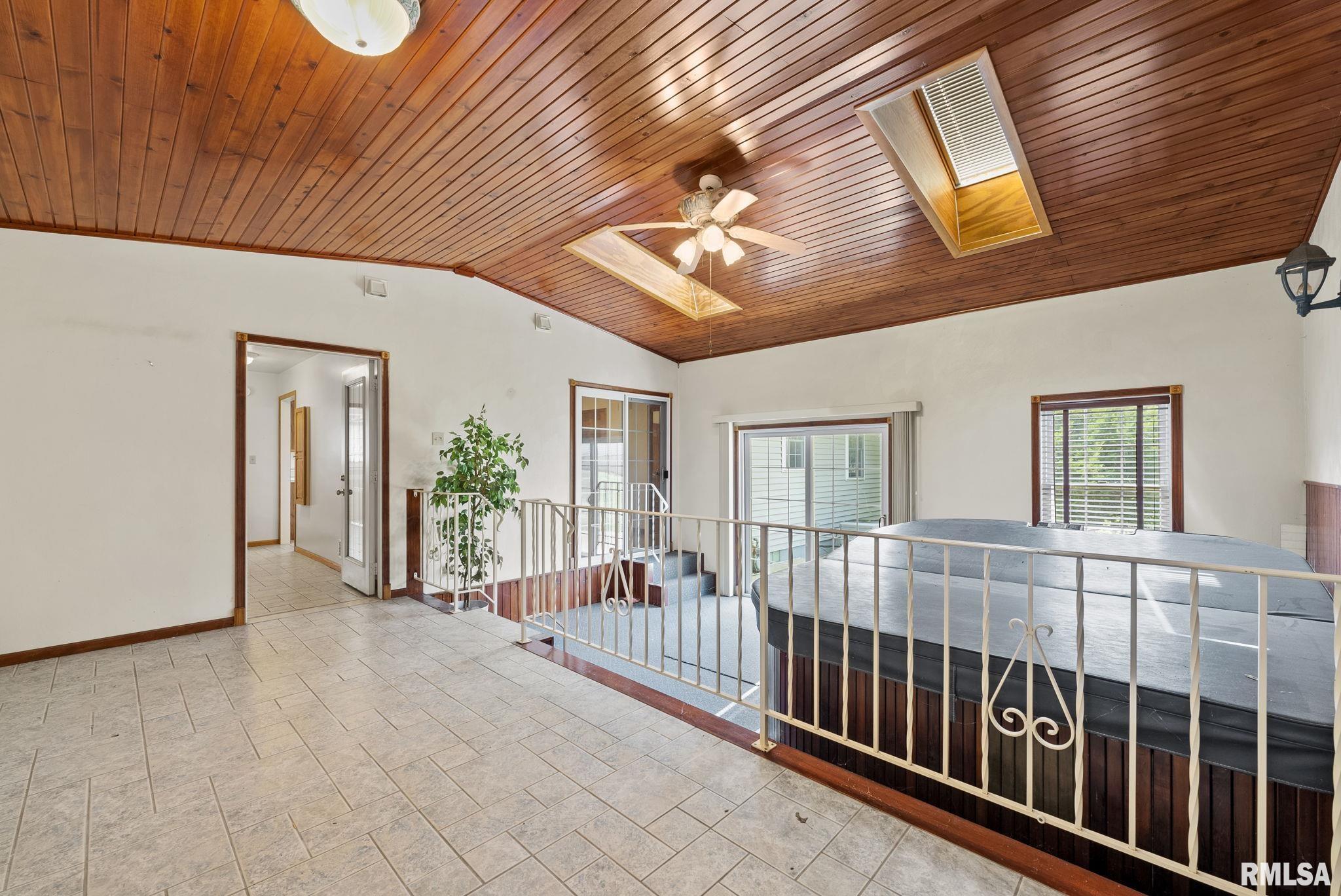 3760 Midway Beach Road Muscatine, IA 52761 - Photo 6 of 22 Gallery Image 6