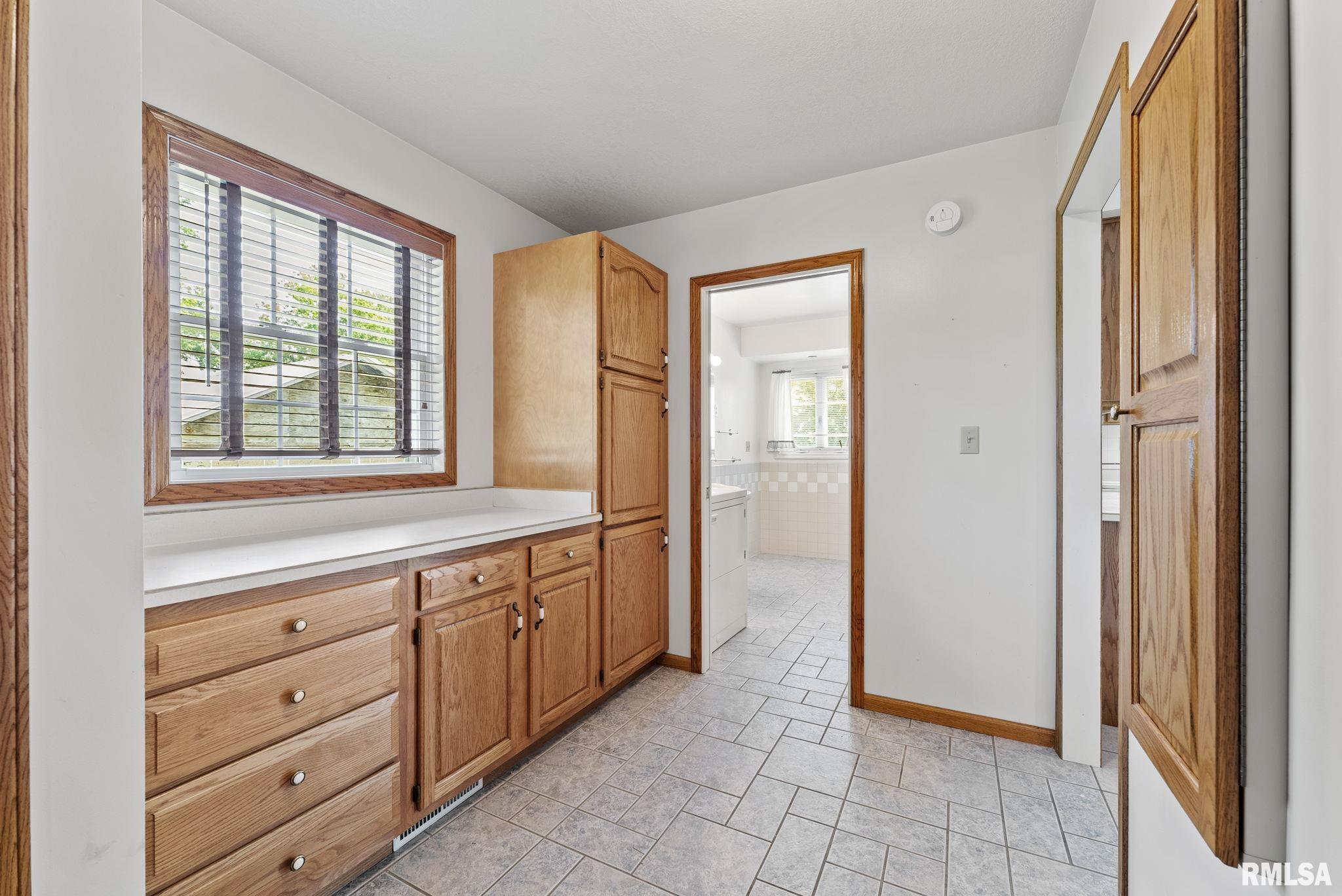 3760 Midway Beach Road Muscatine, IA 52761 - Photo 7 of 22 Gallery Image 7
