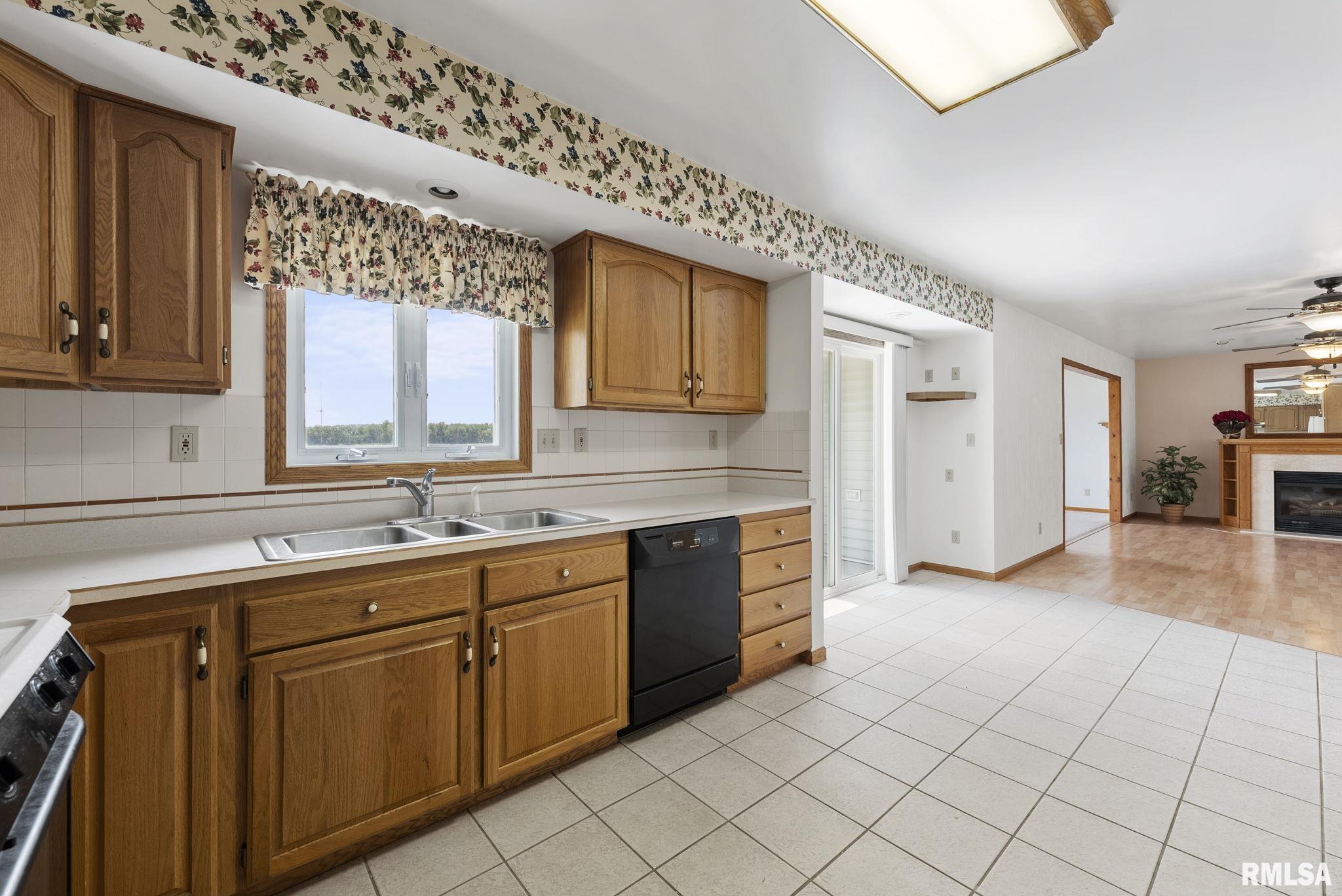 3760 Midway Beach Road Muscatine, IA 52761 - Photo 9 of 22 Gallery Image 9