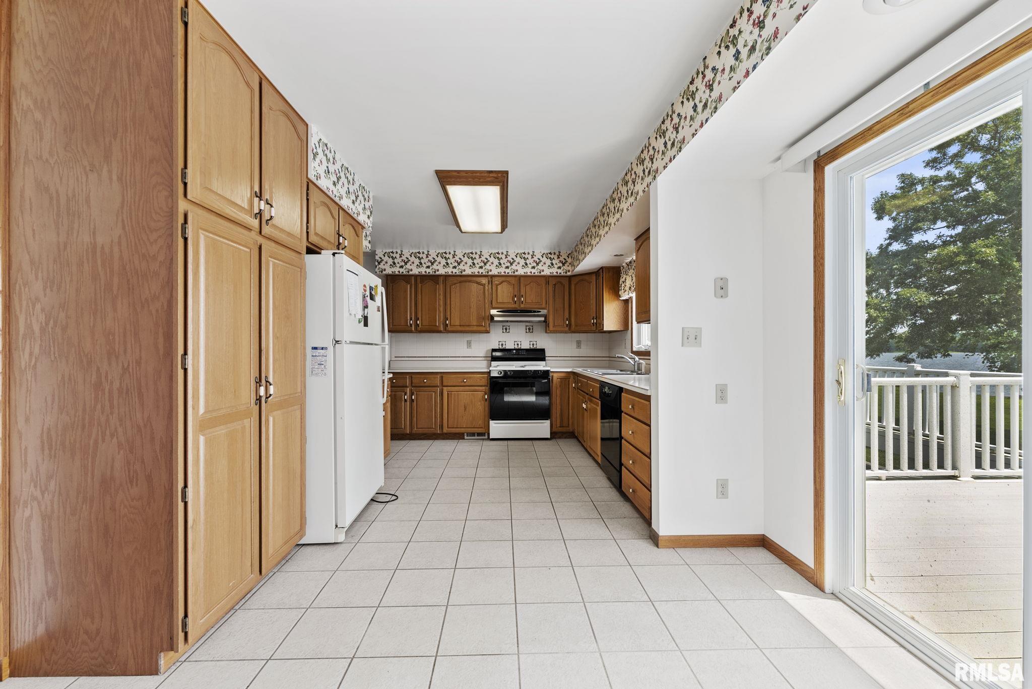 3760 Midway Beach Road Muscatine, IA 52761 - Photo 10 of 22 Gallery Image 10