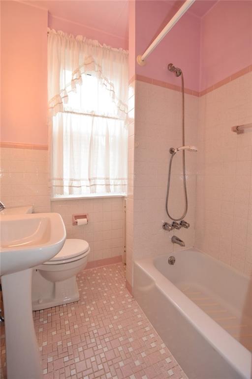 1460 McFarland Road Pittsburgh, PA 15216 - Photo 16 of 20 Gallery Image 16