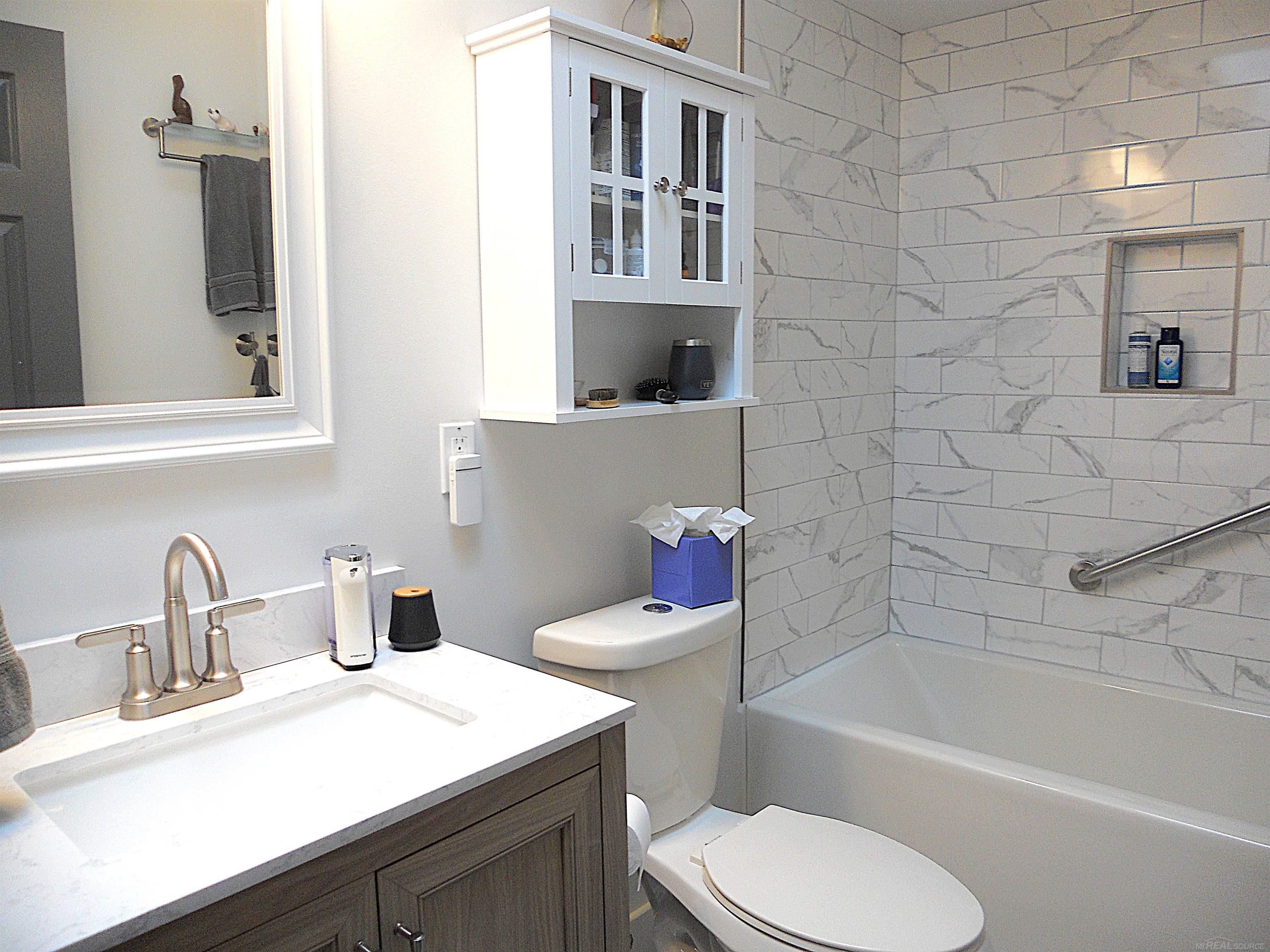 625 Rewold Drive Rochester, MI 48307 - Photo 35 of 69 50213110-ec4e5259-f65d-4b08-9315-e7de80b39a93.JPG