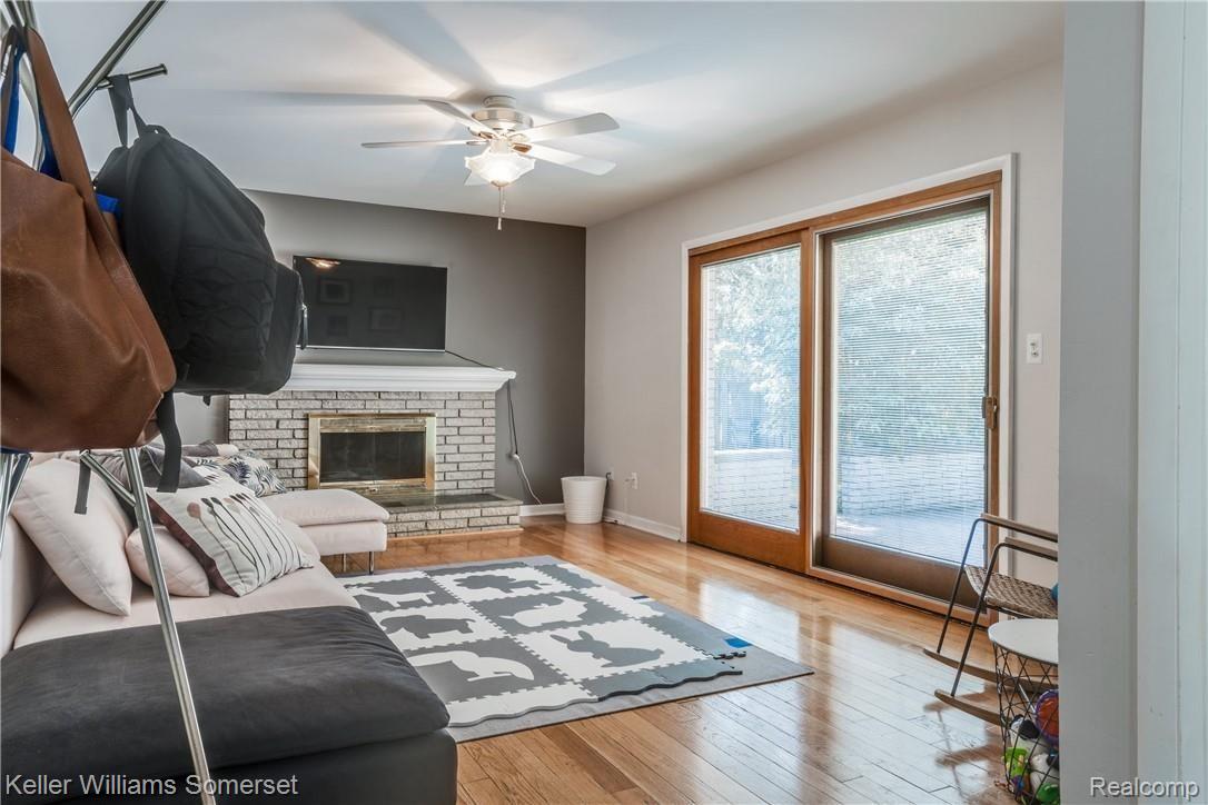 541 South Rosedale Court Grosse Pointe, MI 48236 - Photo 25 of 46 Interiors (18 of 41).jpg