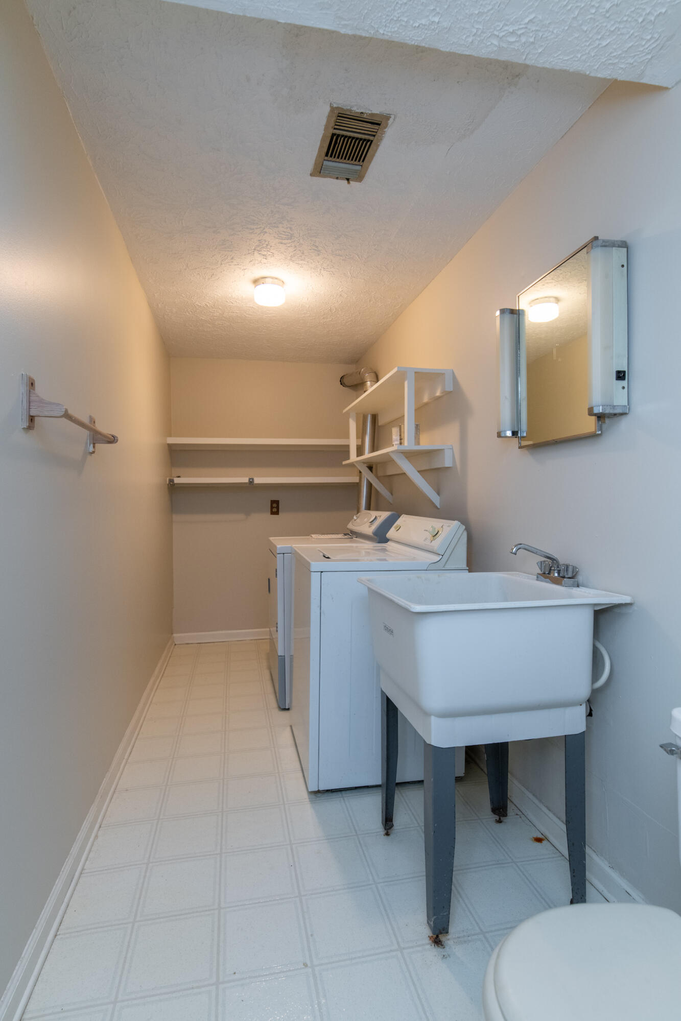 116 Robin Road Nicholasville, KY 40356 - Photo 27 of 33 Laundry Room