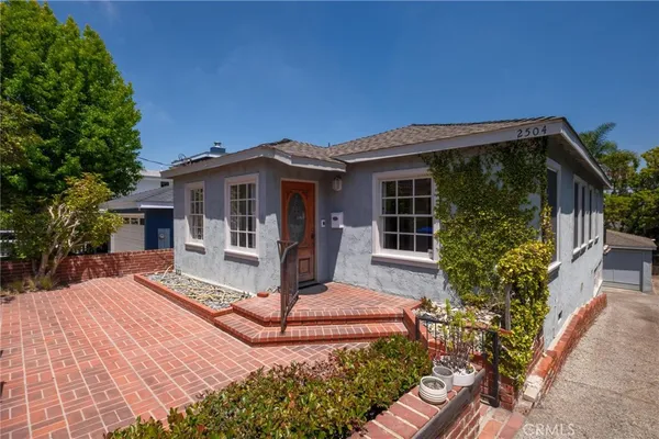 $2,500,000 | 2504 Palm Avenue, Manhattan Beach, CA 90266