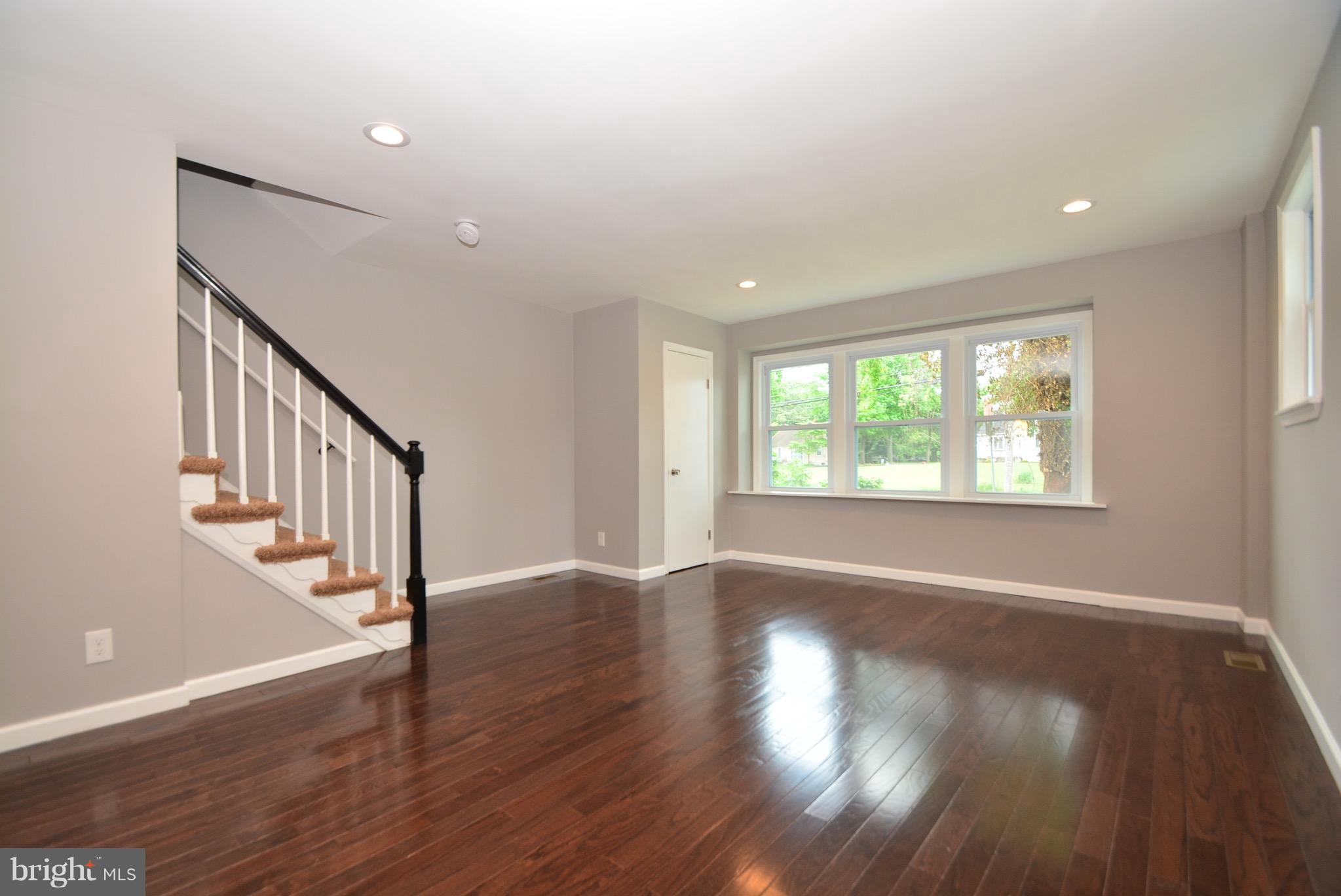 2919 Southbrook Road Dundalk, MD 21222 - Photo 3 of 30 Living Room