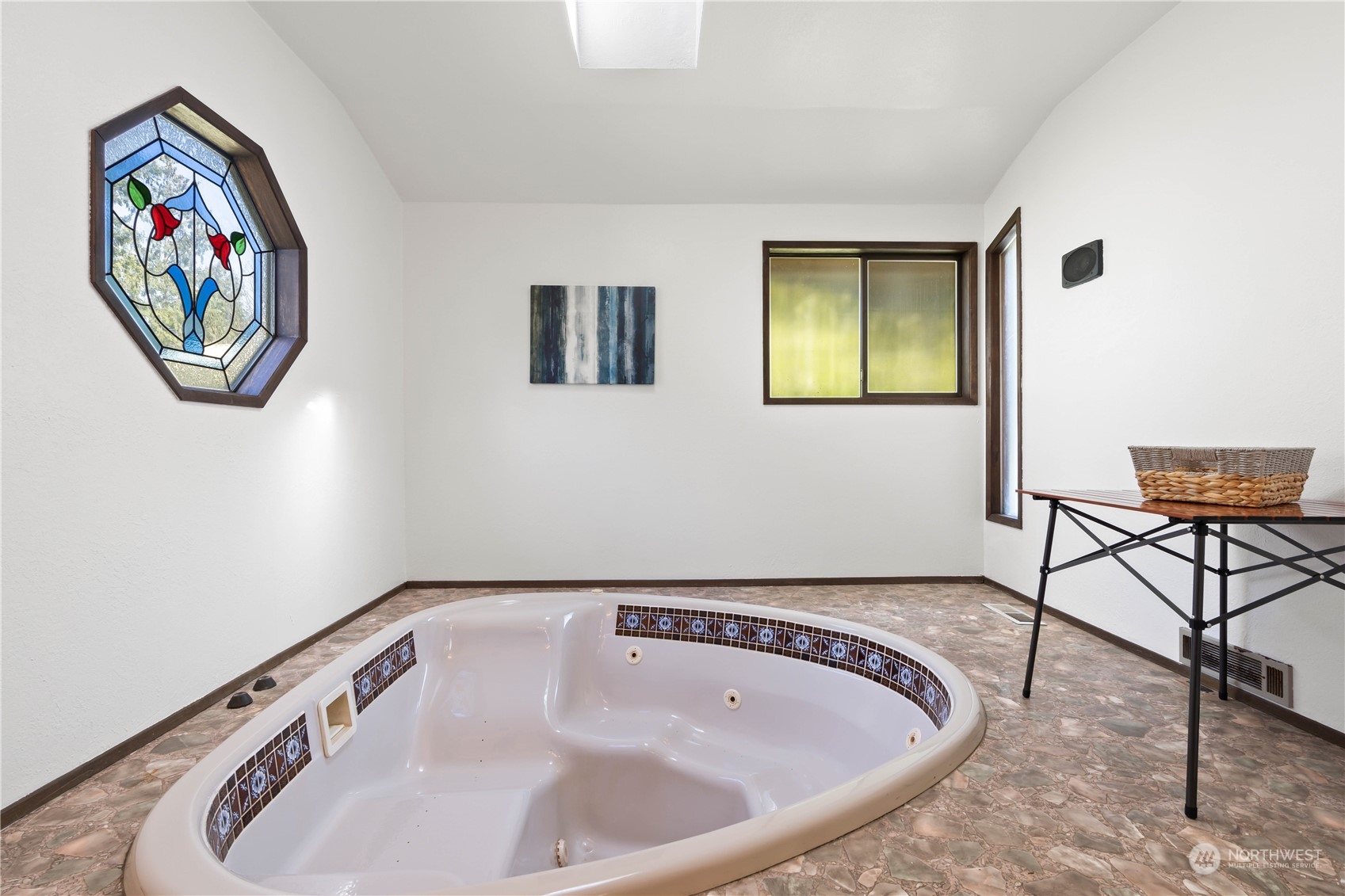 11801 Silver Way Everett, WA 98208 - Photo 14 of 32 a bathroom with a bathtub and a window