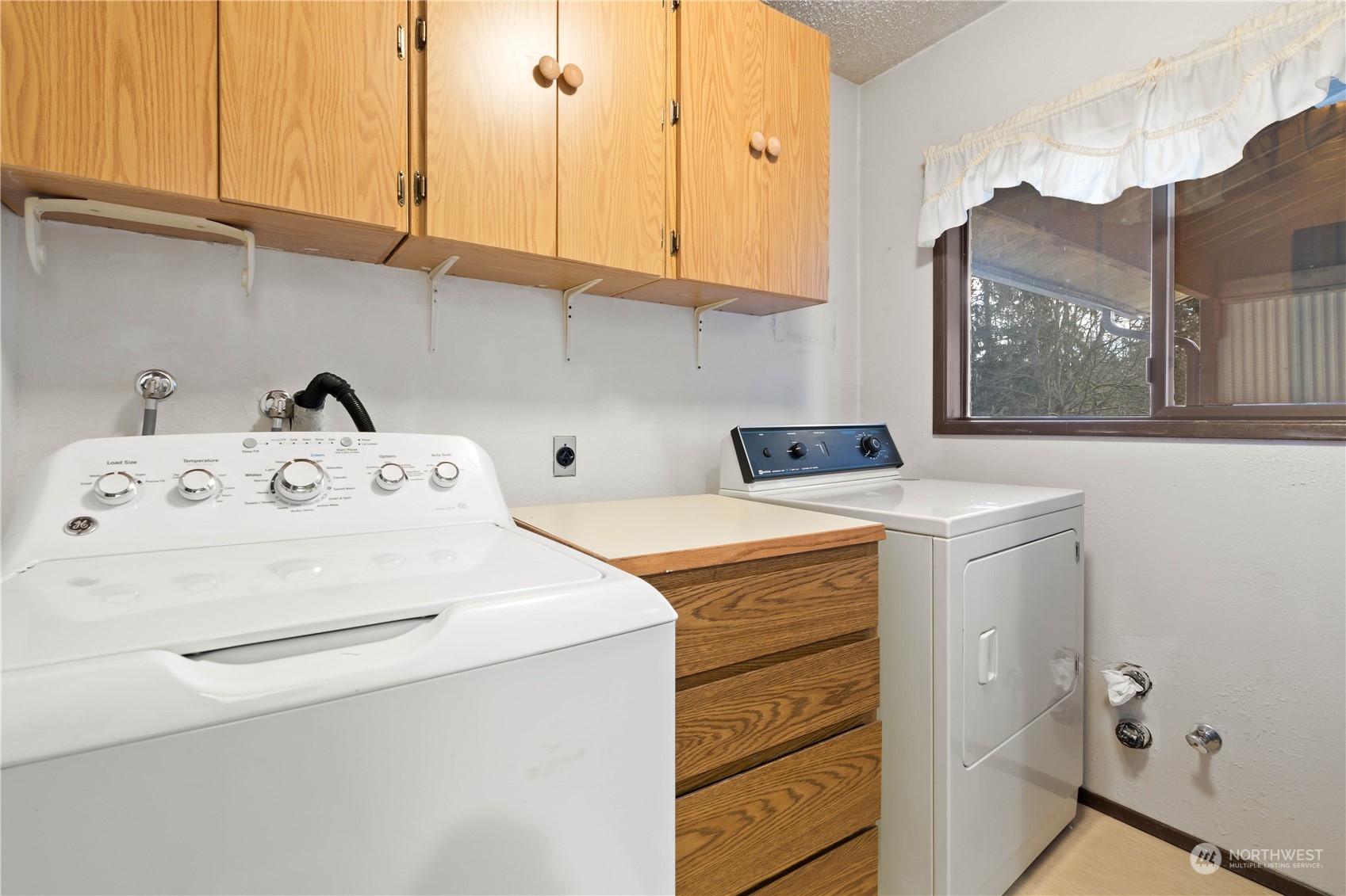 11801 Silver Way Everett, WA 98208 - Photo 17 of 32 a utility room with dryer and washer