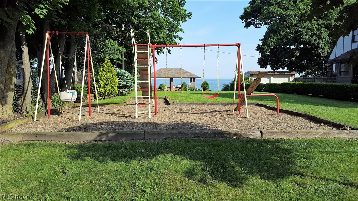 17909 Maplecliff Road Cleveland, OH 44119 - Photo 19 of 21 Enjoy the Beach Club life!