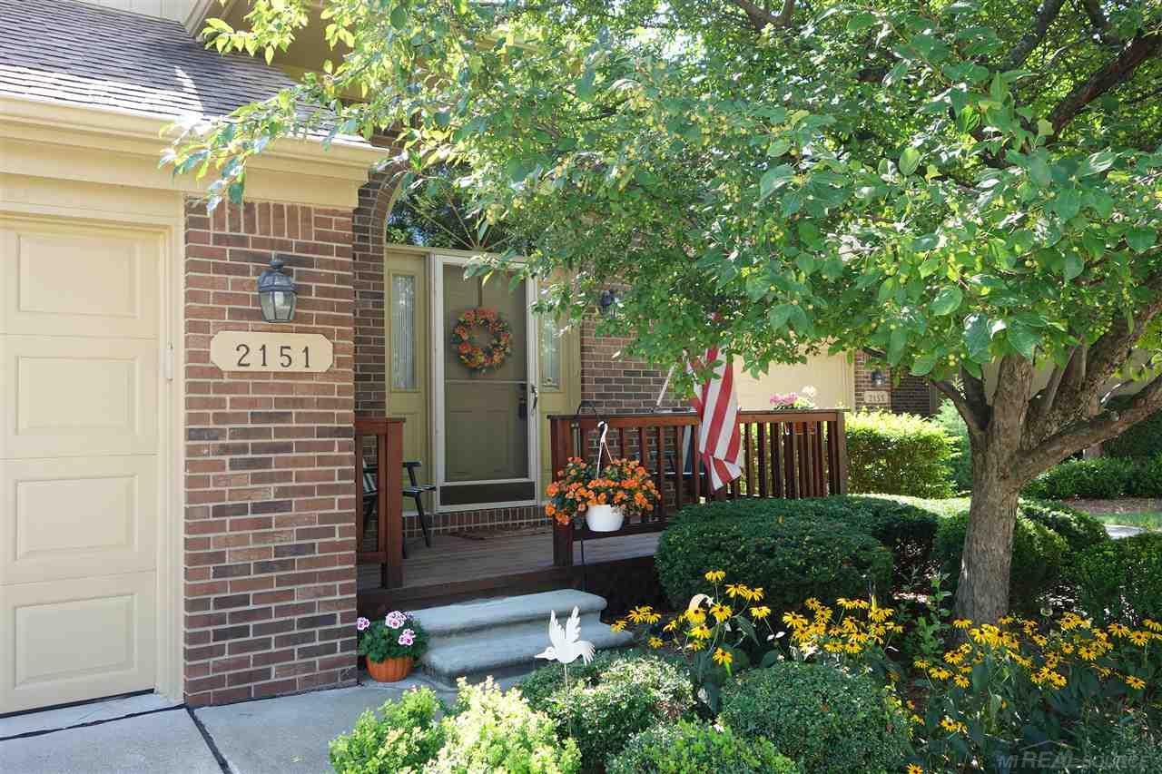 2151 Rochelle Park Drive Rochester Hills, MI 48309 - Photo 1 of 34