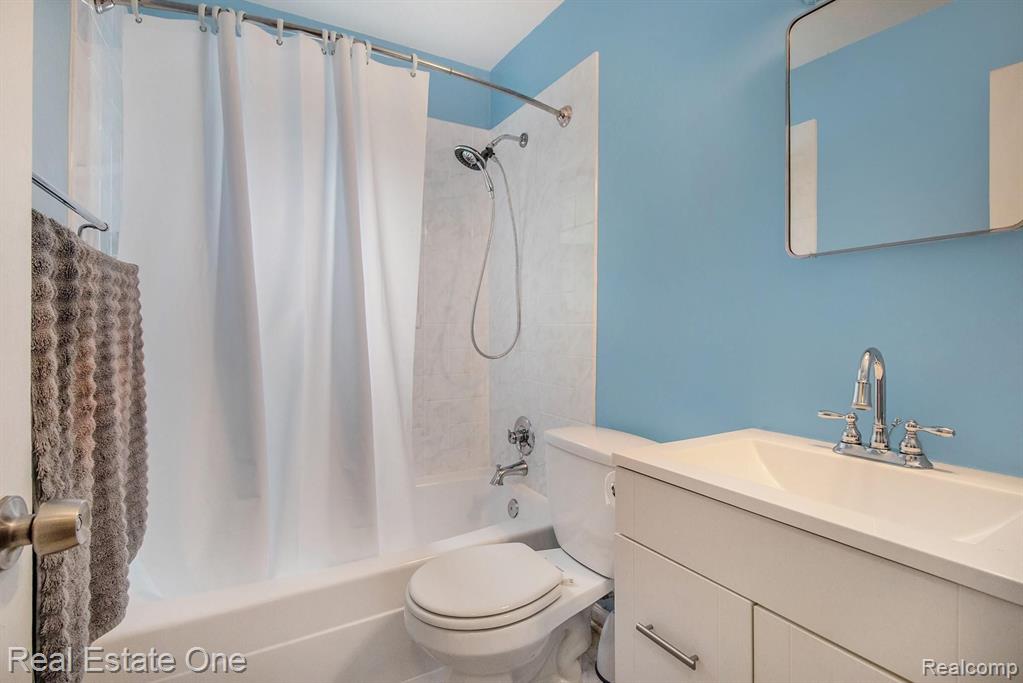 21164 Rensselaer Street Farmington Hills, MI 48336 - Photo 7 of 15