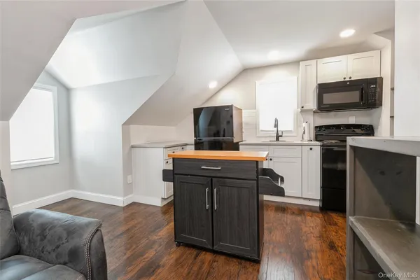 $2,400 | 39 Bay Shore Avenue, Bay Shore, NY 11706