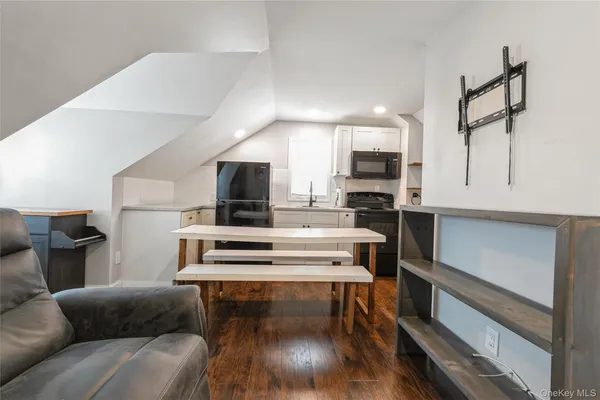 $2,400 | 39 Bay Shore Avenue, Bay Shore, NY 11706