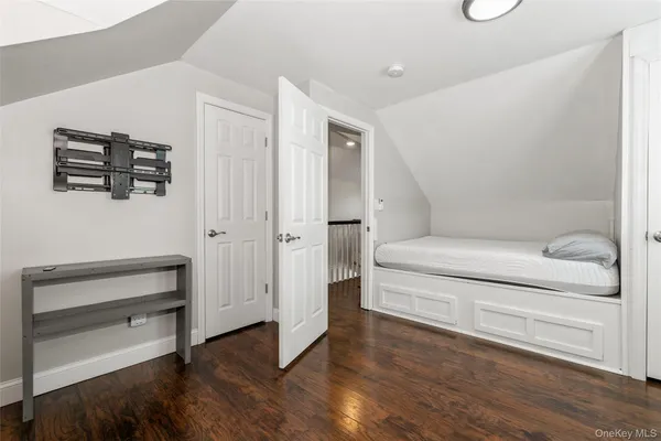 $2,400 | 39 Bay Shore Avenue, Bay Shore, NY 11706