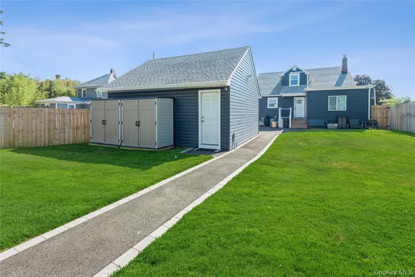 $2,400 | 39 Bay Shore Avenue, Bay Shore, NY 11706