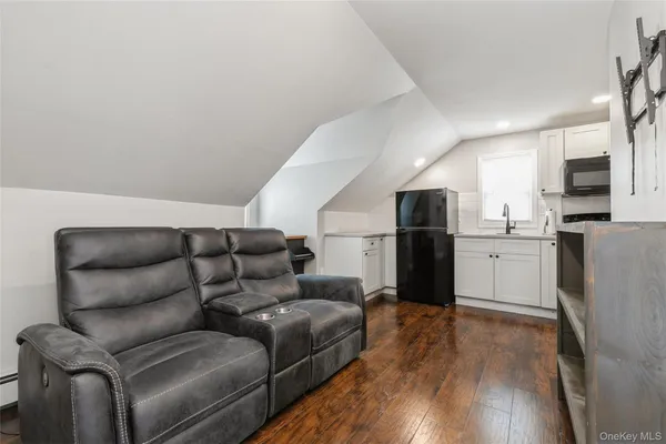 $2,400 | 39 Bay Shore Avenue, Bay Shore, NY 11706