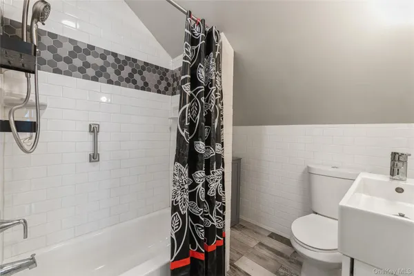 $2,400 | 39 Bay Shore Avenue, Bay Shore, NY 11706