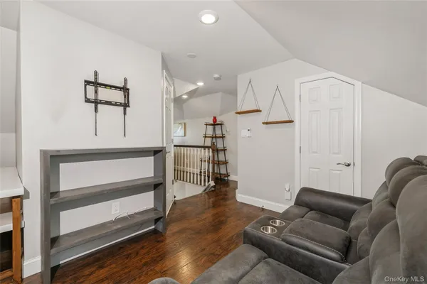 $2,400 | 39 Bay Shore Avenue, Bay Shore, NY 11706