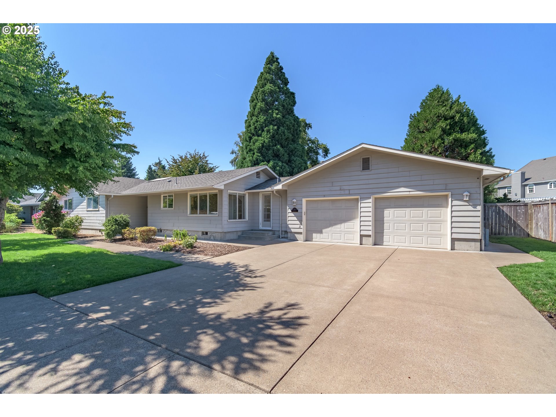 708 Blackstone Street Springfield, OR 97477 - Photo 2 of 45 a front view of a house with yard and green space