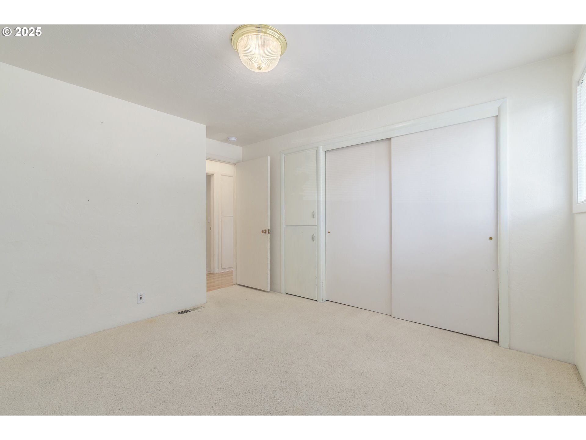 708 Blackstone Street Springfield, OR 97477 - Photo 23 of 45 a view of an empty room