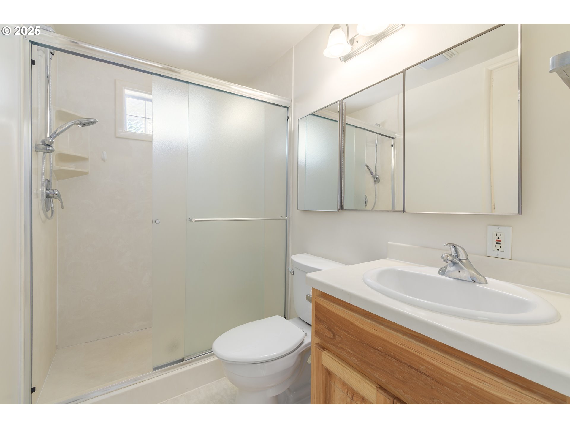 708 Blackstone Street Springfield, OR 97477 - Photo 24 of 45 a bathroom with a sink toilet and shower