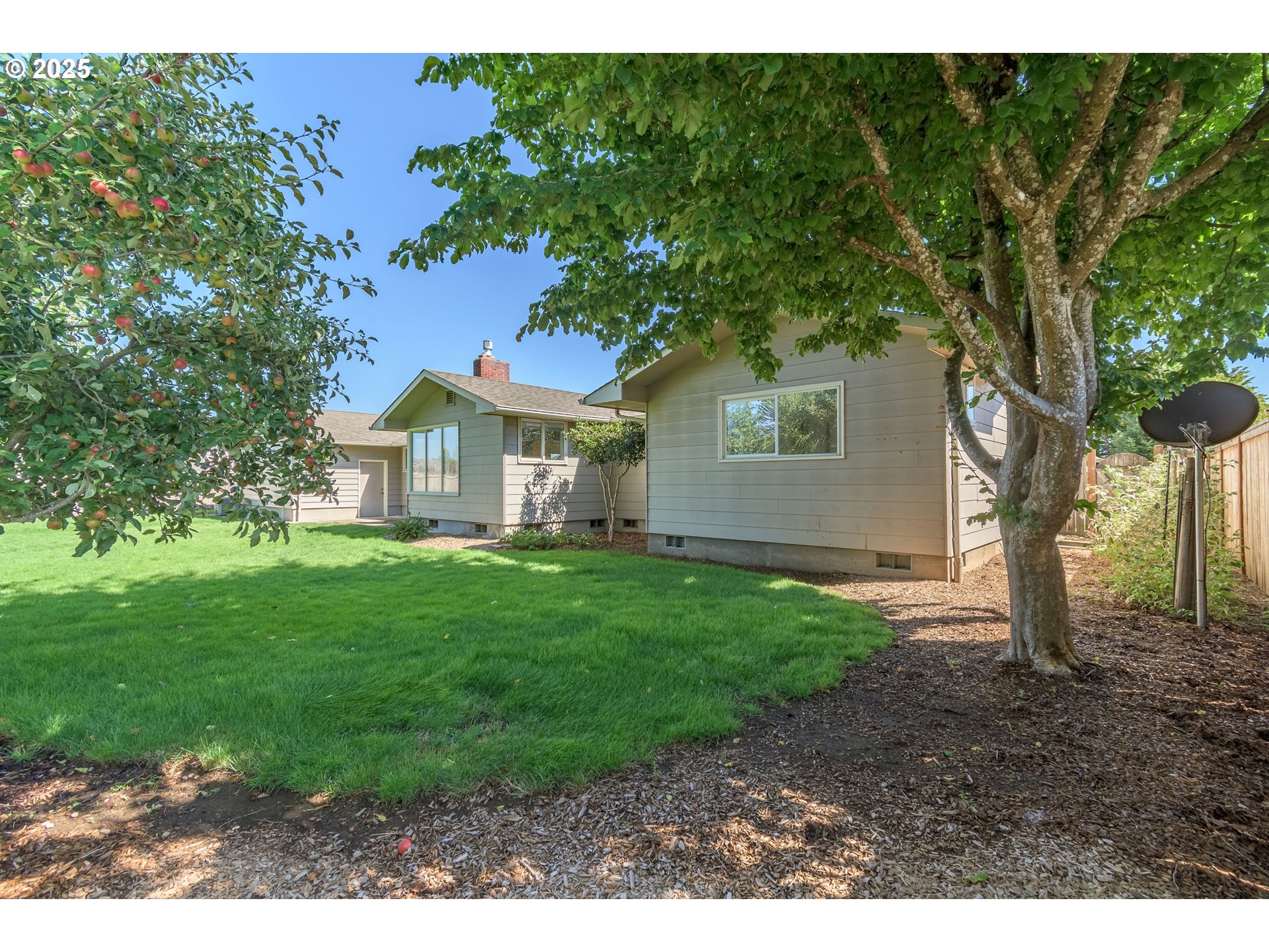 708 Blackstone Street Springfield, OR 97477 - Photo 34 of 45 a front view of a house with a yard