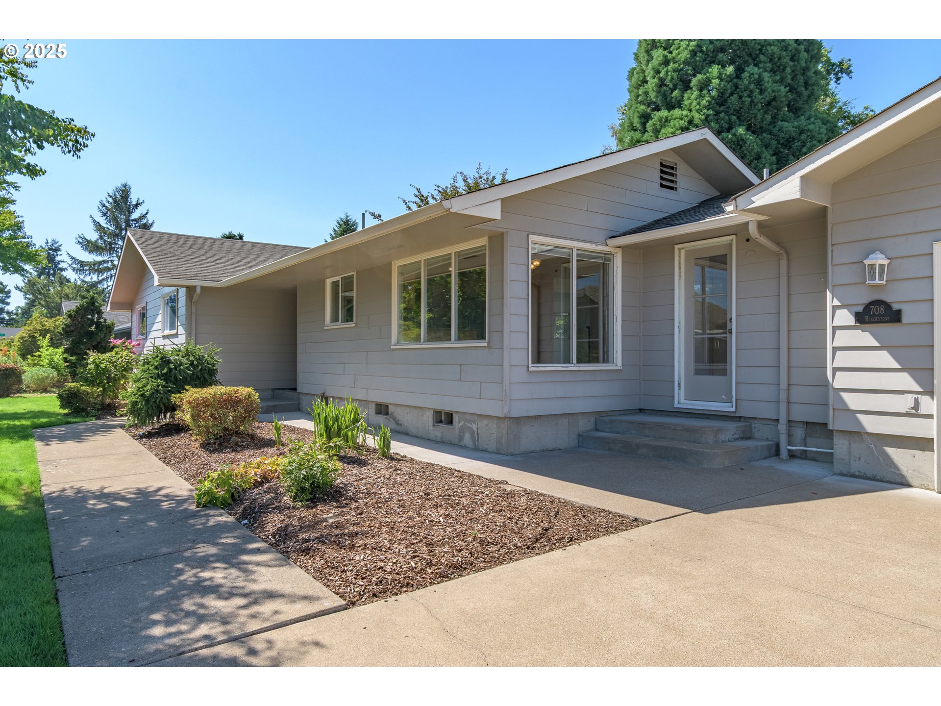 708 Blackstone Street Springfield, OR 97477 - Photo 39 of 45 a view of a house with backyard and garden