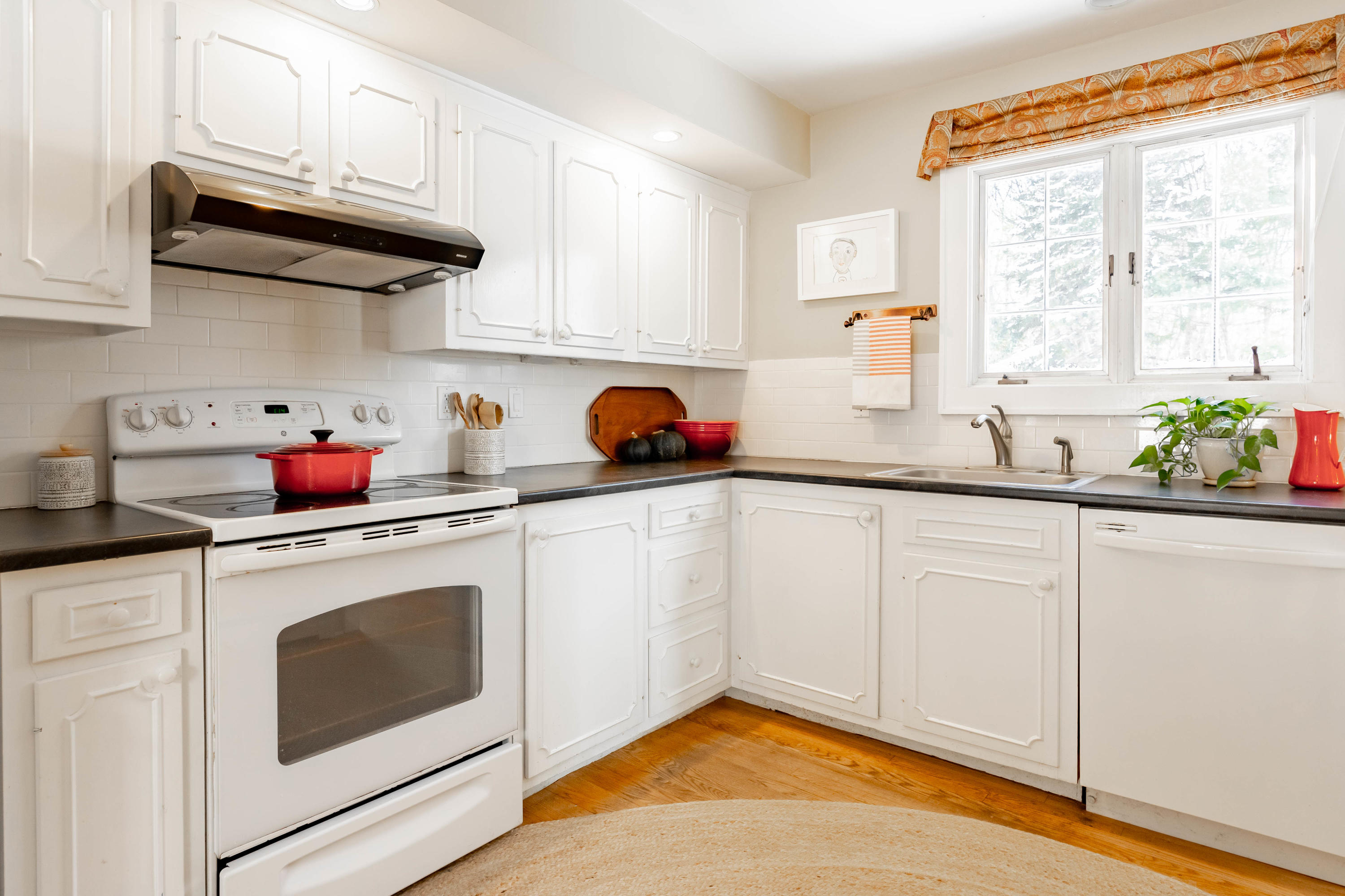 174 Foreside Road Cumberland, ME 04110 - Photo 10 of 47 174 Foreside Road_Kitchen